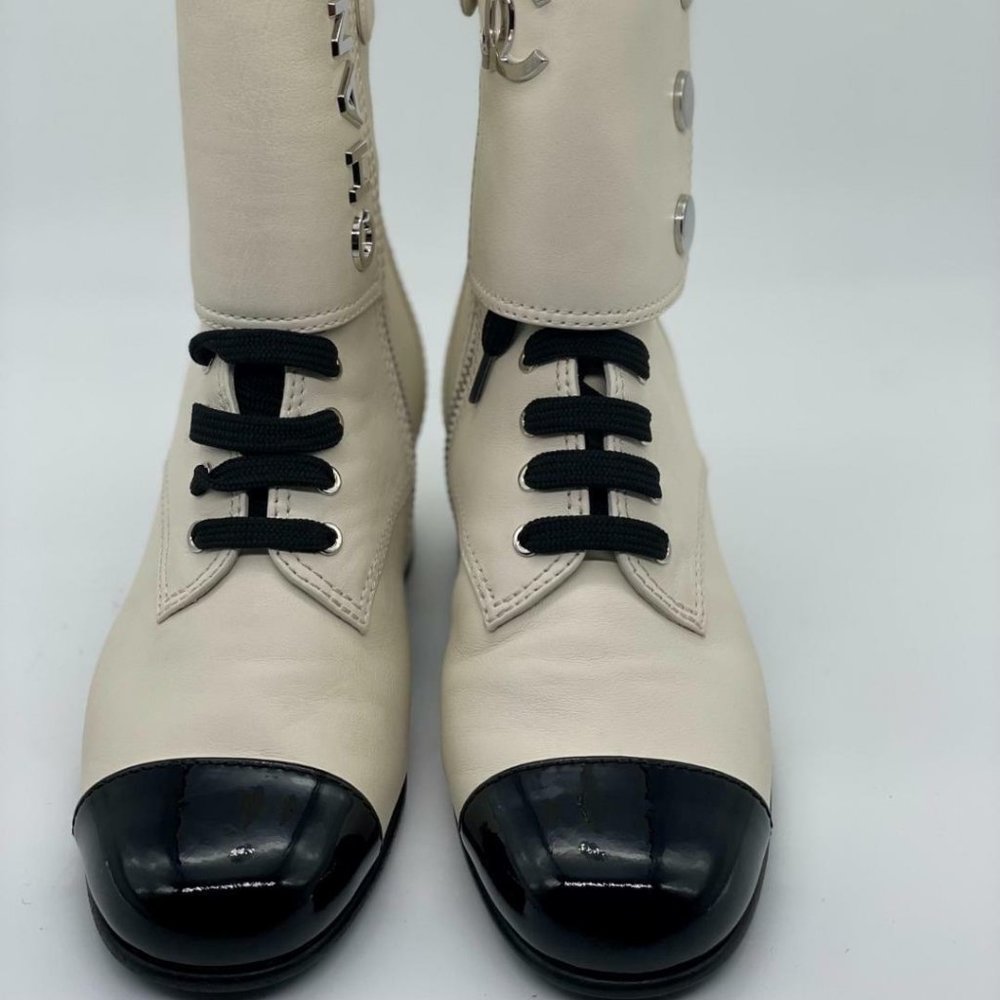 CHANEL 19B Two Tone Calfskin Leather Signature Logo Lace Up Booties Boots - Picture 4 of 14